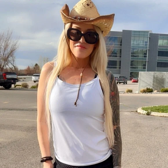 Brown Woven Straw Hat with Beaded Band❤️ - Picture 4 of 17